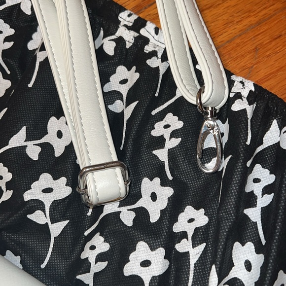 Jenna Kator Handbag/ Crossbody - Picture 5 of 16